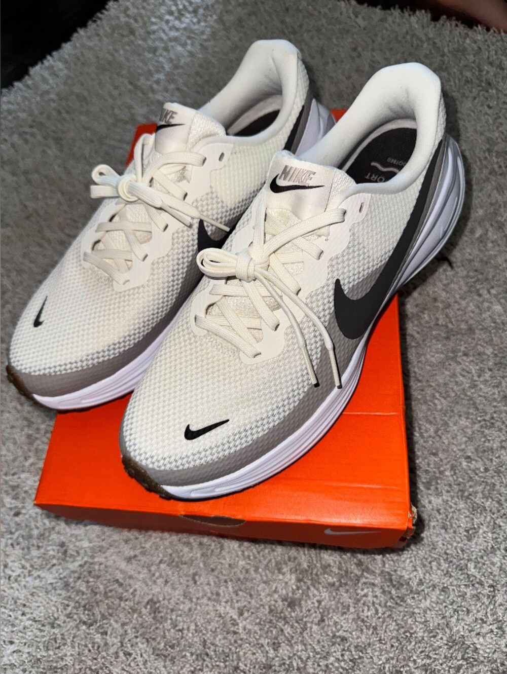 Nike Revolution 6 Men’s Running Shoes White Gray Size 10